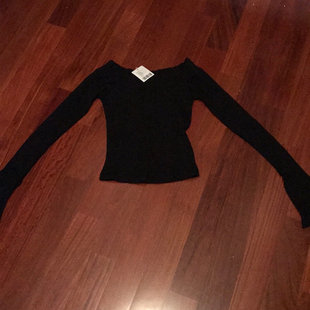 SILENCE AND NOISE Long Sleeved Crop Top